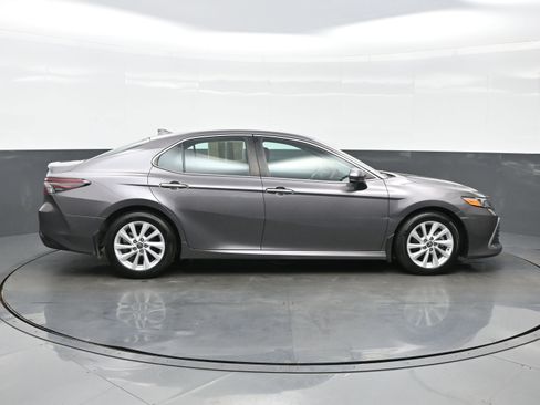 Used 2022 Toyota Camry LE FWD image 7