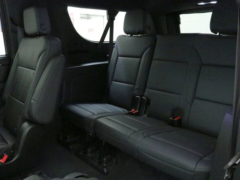 Used 2023 Chevrolet Suburban Z71 w/ Luxury Package image 28