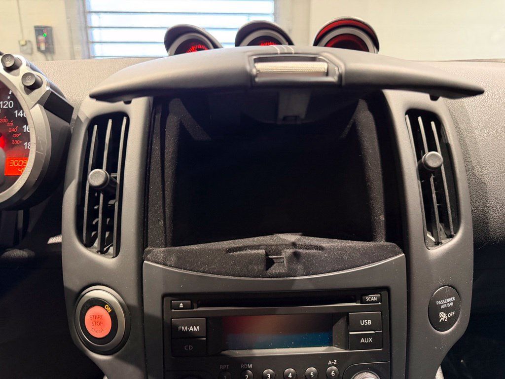 Used 2019 Nissan 370Z Coupe RWD image 18
