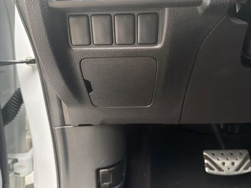 Used 2022 Mitsubishi Eclipse Cross LE image 26