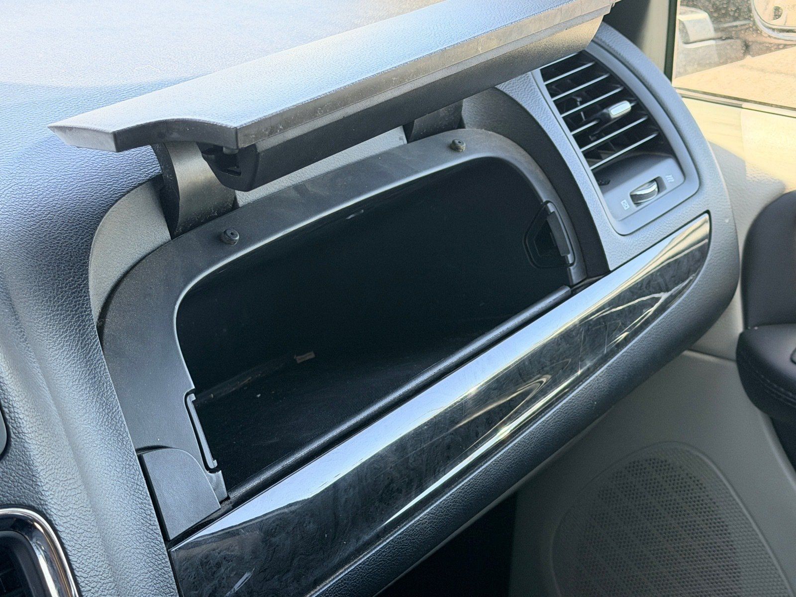 Used 2019 Dodge Grand Caravan SE w/ UConnect Hands-Free Group FWD image 27