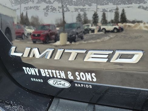 Used 2023 Ford Explorer Limited w/ Limited Technology Package image 7