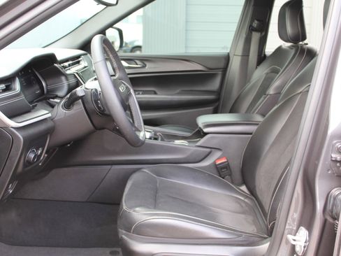 Used 2024 Jeep Grand Cherokee L Laredo image 31