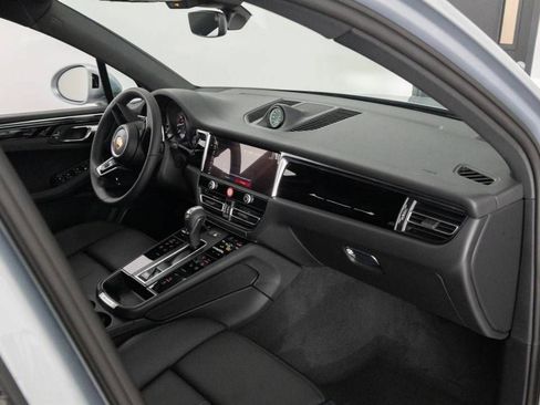 Certified 2026 Porsche Macan AWD/4WD image 26