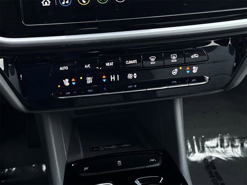 Used 2022 Chevrolet Bolt EUV Premier w/ Launch Edition image 18