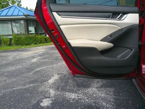 Used 2020 Honda Accord EX image 24