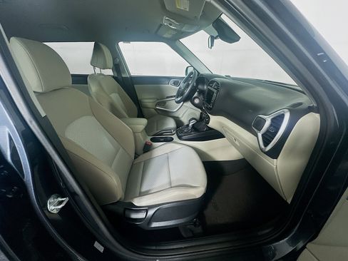 Used 2025 Kia Soul LX w/ LX Technology Package image 31