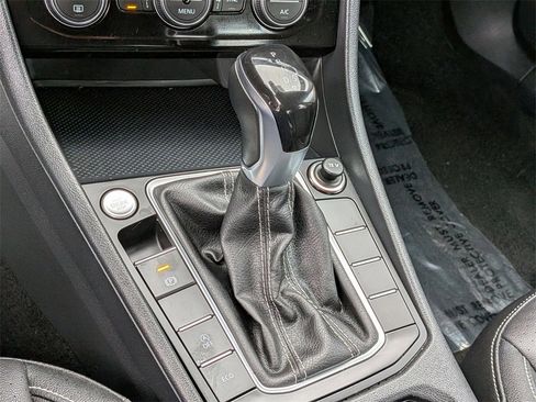 Used 2024 Volkswagen Jetta SE image 20