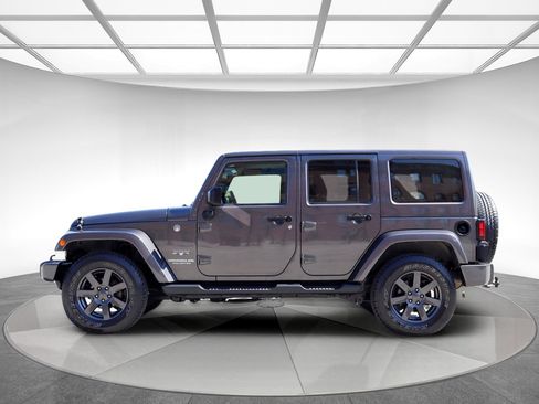 Used 2017 Jeep Wrangler Unlimited Sahara w/ Dual Top Group AWD/4WD image 5