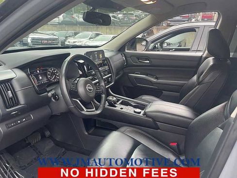 Used 2022 Nissan Pathfinder SL AWD/4WD image 2