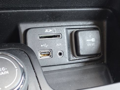Used 2016 Jeep Cherokee Latitude AWD/4WD image 4