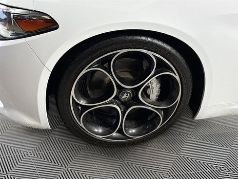 Used 2022 Alfa Romeo Giulia Ti image 34