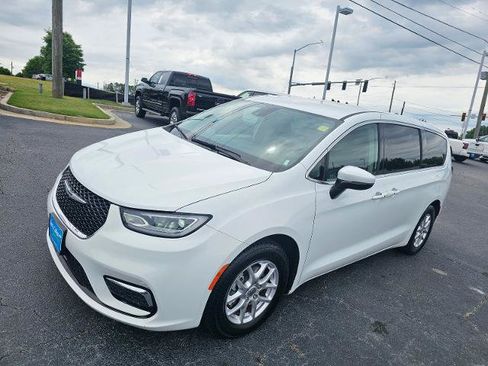 Used 2023 Chrysler Pacifica Touring-L FWD image 35