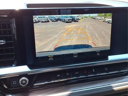 Used 2024 Chevrolet Silverado 1500 LT AWD/4WD image 6