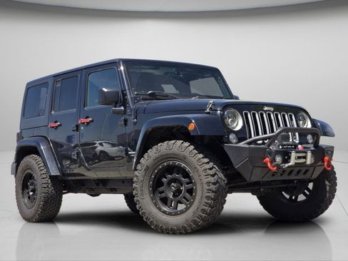 Used 2018 Jeep Wrangler Unlimited Sahara AWD/4WD image 2