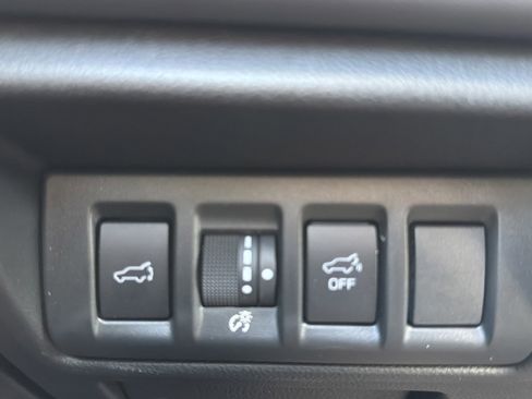 Certified 2025 Subaru Outback Limited image 28