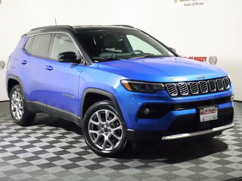 Used 2025 Jeep Compass Limited AWD/4WD image 2