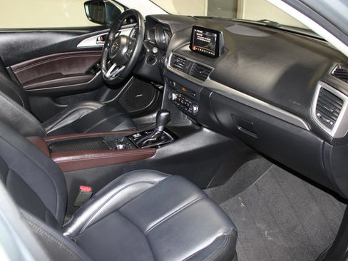 Used 2017 MAZDA MAZDA3 Touring w/ Popular Equipment Package FWD image 28