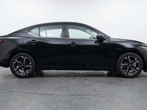 Used 2025 Nissan Sentra SV FWD image 11