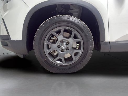 Used 2025 Honda Pilot TrailSport image 31