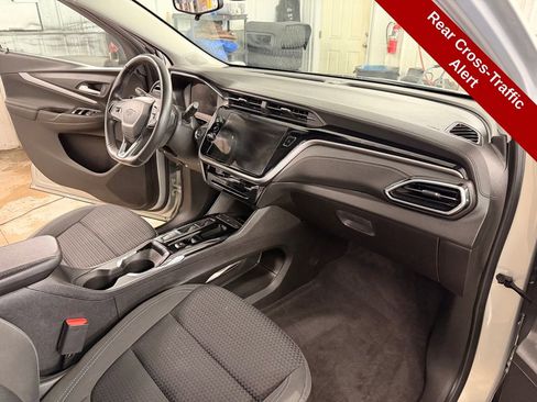 Used 2022 Chevrolet Bolt EUV LT w/ Comfort Package image 30