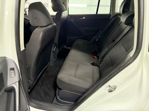Used 2017 Volkswagen Tiguan Limited w/ Premium Package image 10