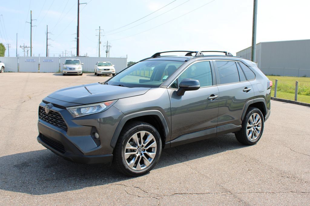 Used 2019 Toyota RAV4 XLE Premium FWD image 2