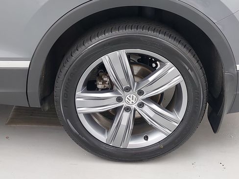 Used 2020 Volkswagen Tiguan SEL w/ 3rd Row Seat Package AWD/4WD image 38