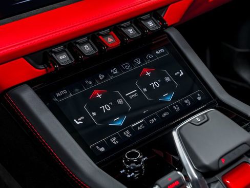 Used 2025 Lamborghini Urus SE AWD/4WD image 27