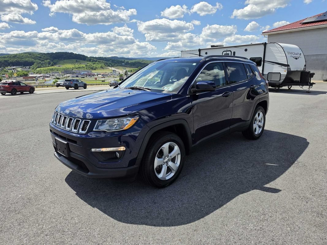 Used 2018 Jeep Compass Latitude w/ Popular Equipment Group AWD/4WD image 3