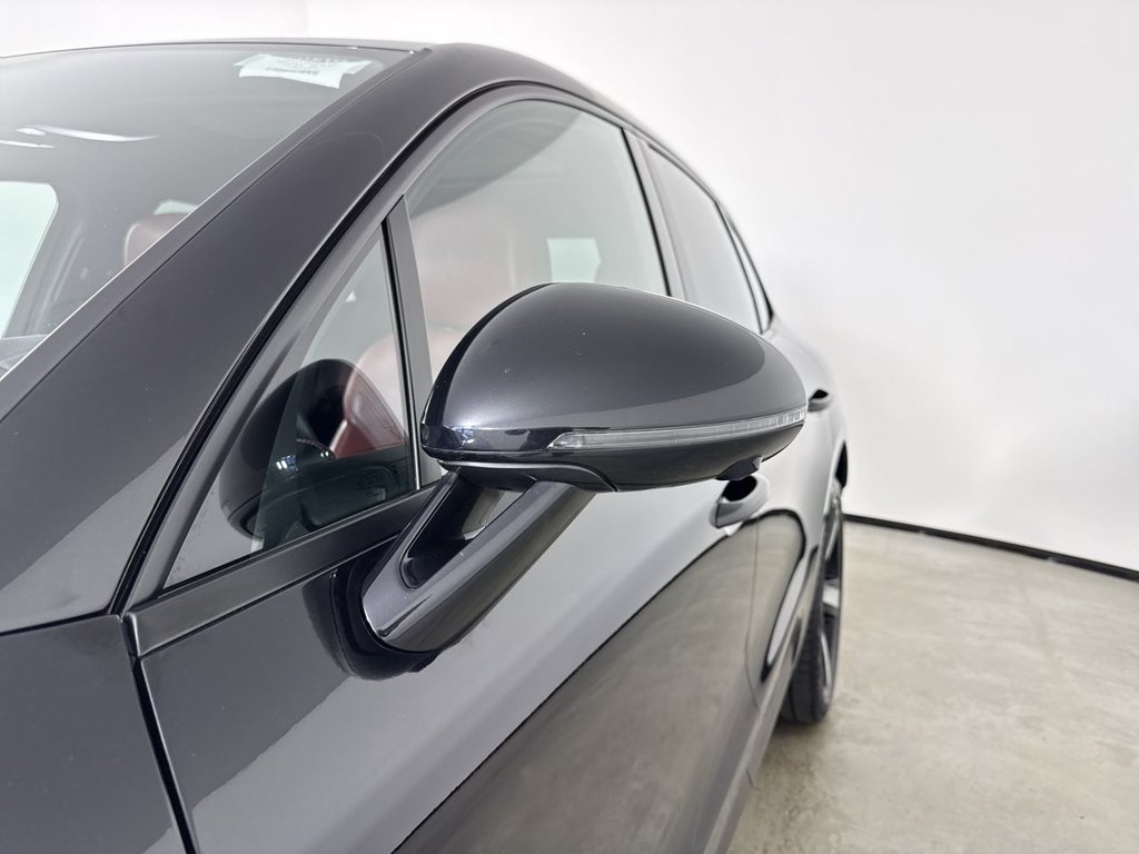 Certified 2023 Porsche Macan AWD/4WD image 12