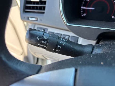 Used 2013 Toyota Highlander Plus FWD image 14