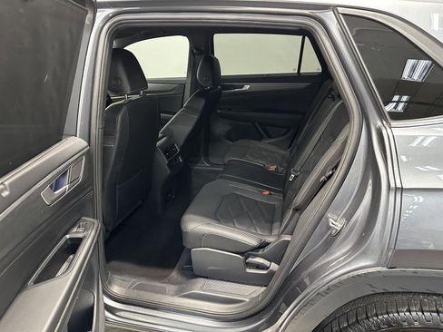 Used 2024 Volkswagen Atlas Cross Sport SE image 27