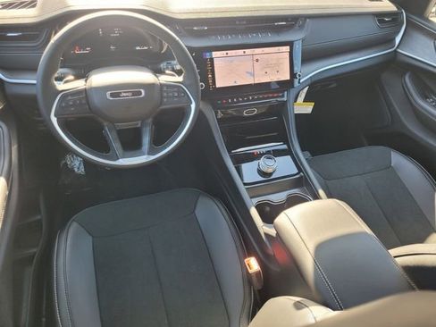 New 2026 Jeep Grand Cherokee Altitude image 9