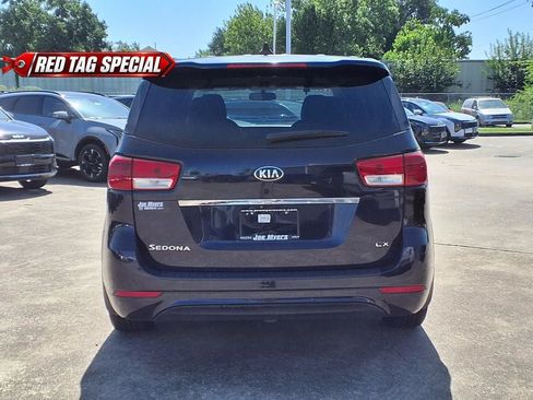 Used 2018 Kia Sedona LX FWD image 8