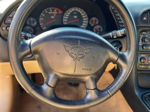 Used 2004 Chevrolet Corvette Convertible w/ Preferred Equipment Group image 12