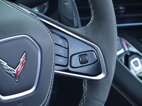 Used 2025 Chevrolet Corvette Stingray Premium Conv w/ Z51 Performance Package RWD image 23