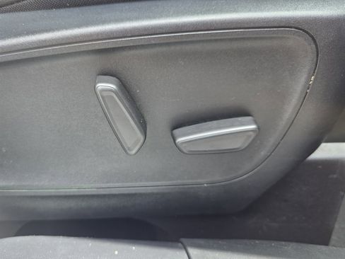 Used 2020 Ford Escape Titanium image 31
