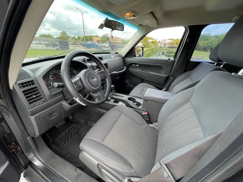 Used 2011 Jeep Liberty Sport image 21