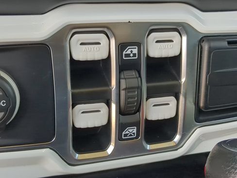 Used 2019 Jeep Wrangler Unlimited Sport S AWD/4WD image 17