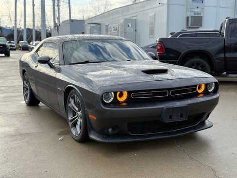Used 2021 Dodge Challenger R/T RWD image 4