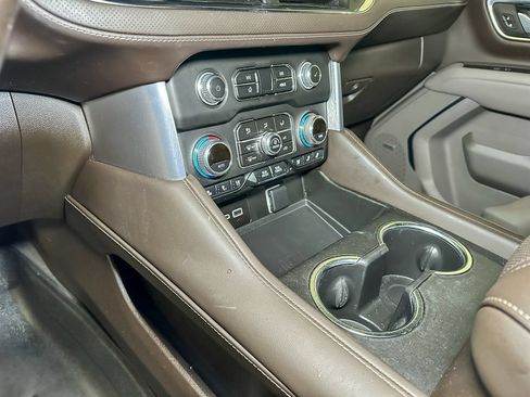 Used 2024 GMC Yukon SLT w/ SLT Luxury Package AWD/4WD image 47