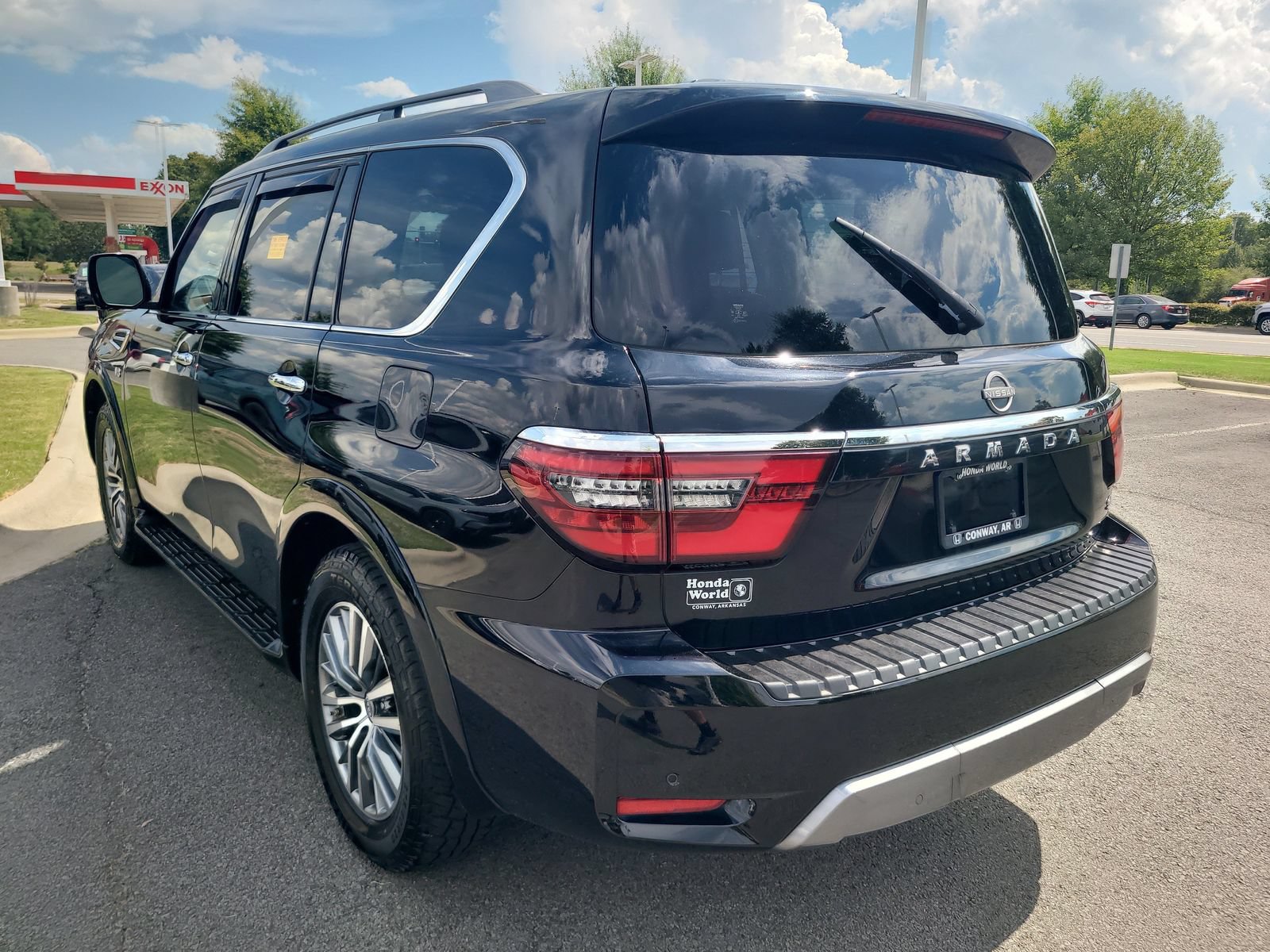 Used 2021 Nissan Armada SL w/ Captain's Chairs Package RWD image 5