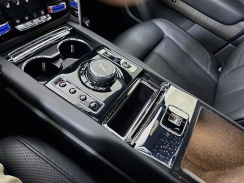Used 2025 Rolls-Royce Cullinan AWD/4WD image 21