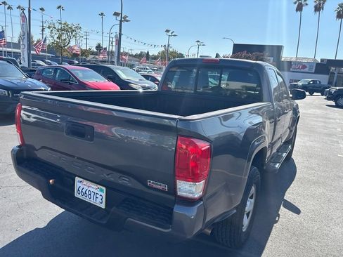 Used 2016 Toyota Tacoma SR RWD image 4