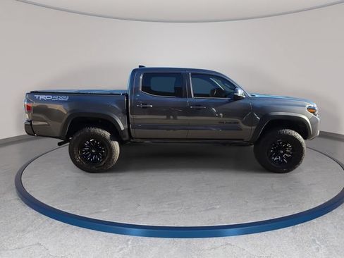 Used 2022 Toyota Tacoma TRD Off-Road w/ TRD Premium Off Road Package AWD/4WD image 5