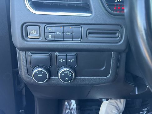 Used 2023 Chevrolet Suburban LT RWD image 13