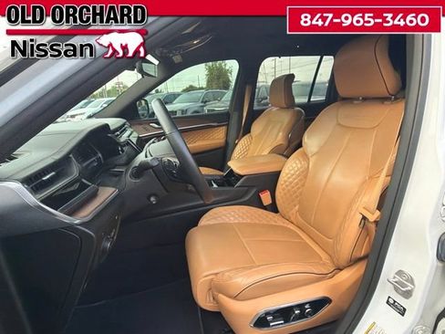 Used 2022 Jeep Grand Cherokee Summit w/ Advanced Protech Group IV AWD/4WD image 13