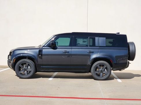 Used 2026 Land Rover Defender 130 X-Dynamic SE AWD/4WD image 4