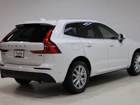 Used 2018 Volvo XC60 T5 Momentum w/ Vision Package AWD/4WD image 4